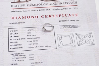 Lot 553 - Princess cut diamond ring