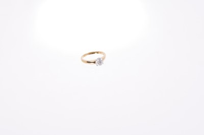 Lot 543 - Fine diamond single stone ring with a round brilliant cut diamond weighing 1.01cts in four claw setting on 18ct yellow gold shank. Accompanied by a Diamond Certificate issued by the European Gemolo...