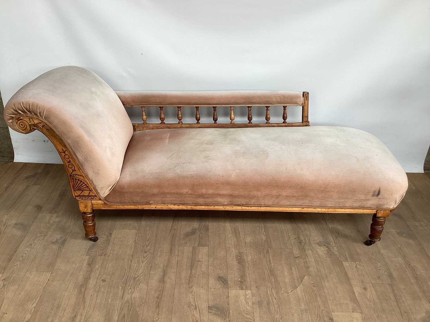 Lot 1218 - Edwardian Chaise lounge balustraded rail-back, turned legs