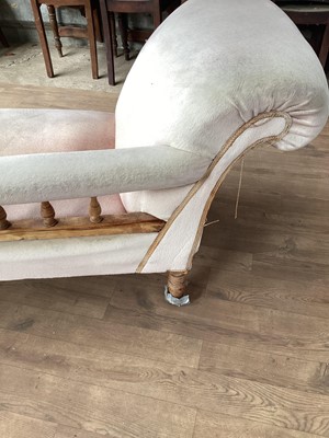 Lot 1218 - Edwardian Chaise lounge balustraded rail-back, turned legs