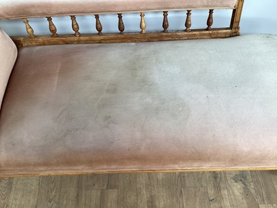 Lot 1218 - Edwardian Chaise lounge balustraded rail-back, turned legs