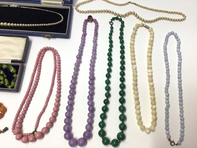 Lot 55 - Amber bead necklace, green hard stone necklace and other vintage beads