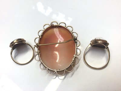 Lot 19 - Carved shell oval cameo depicting a female bust in 9ct gold brooch setting and two 9ct gold cameo rings