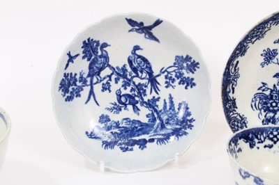 Lot 9 - A group of 18th century blue and white Worcester porcelain, including a Fence pattern bowl, another bowl, three saucers, a fluted cup and a tea bowl (7)