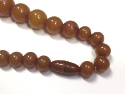 Lot 37 - Vintage simulated amber bead necklace