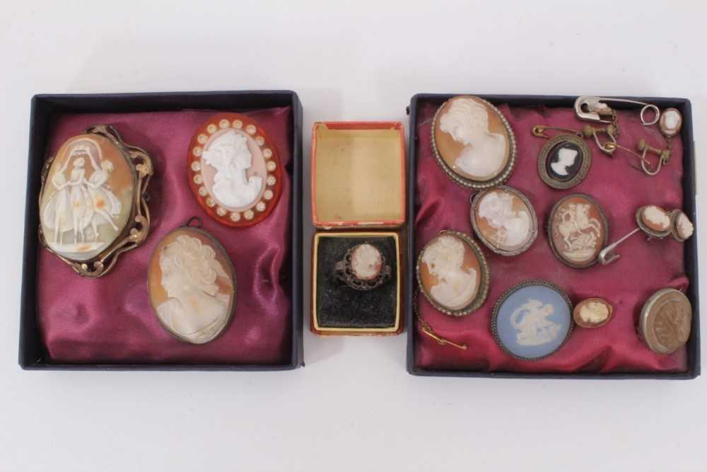 Lot 80 - Group of vintage cameo jewellery to include Italian carved lava cameo brooch, carved shell cameos, etc