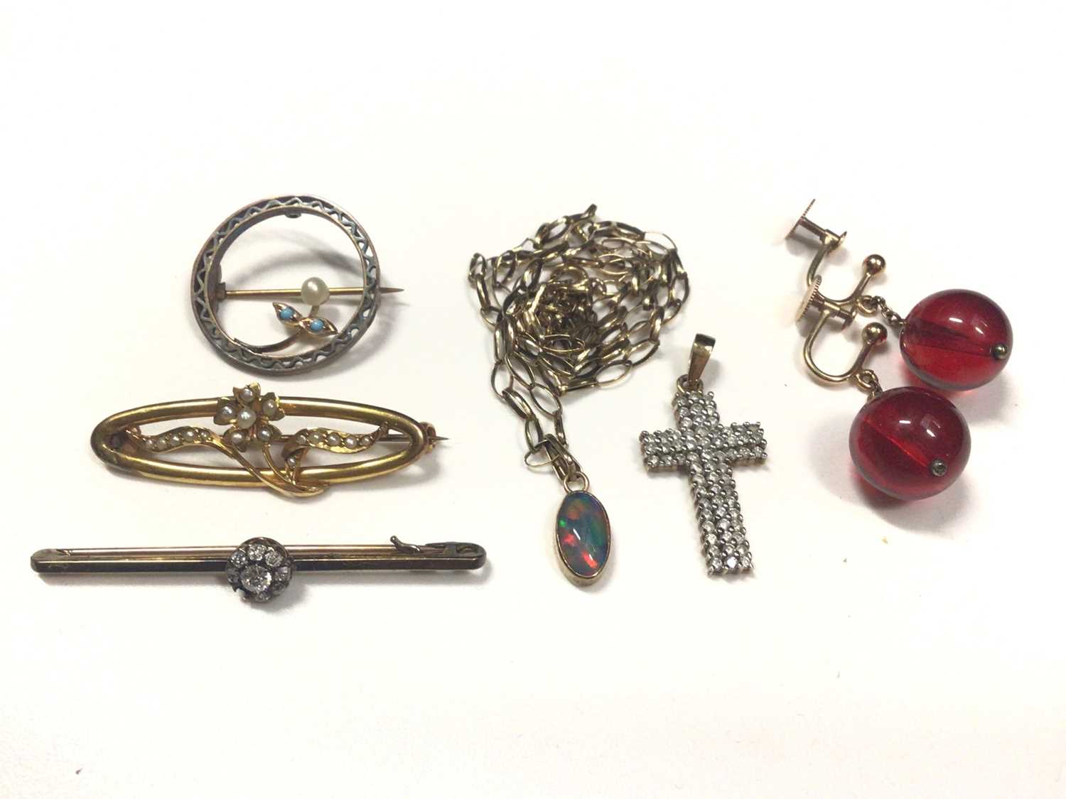 Lot 7 - Victorian 15ct gold diamond set flower head bar brooch and group of 9ct gold jewellery