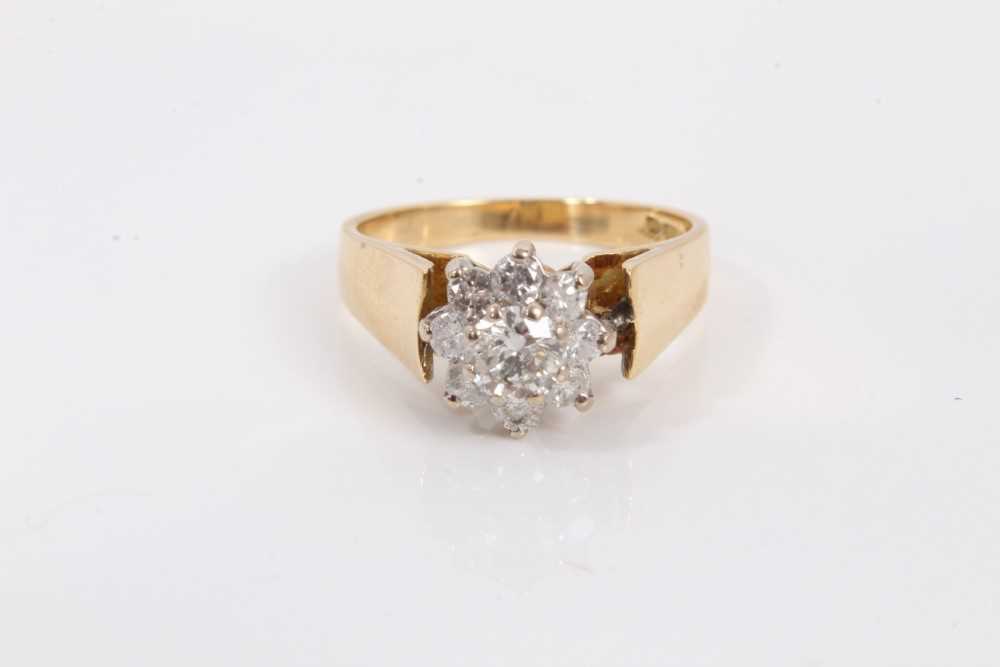 Lot 59 - 18ct gold diamond flower head cluster ring