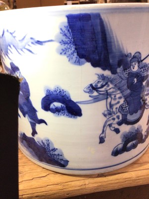 Lot 16 - A Chinese blue and white brush pot