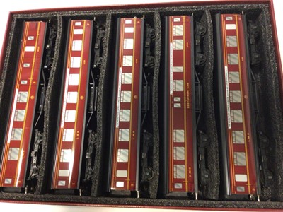 Lot 8 - Ace Trains O gauge LMS vintage 'The Merseyside Express-London (Euston) and Liverpool' coach set including two 3rd class 26133 & 4195, 1st class 4183, composite 1st/3rd class 4195 and Restaurant Car...