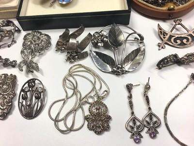 Lot 18 - Group of silver and white metal jewellery