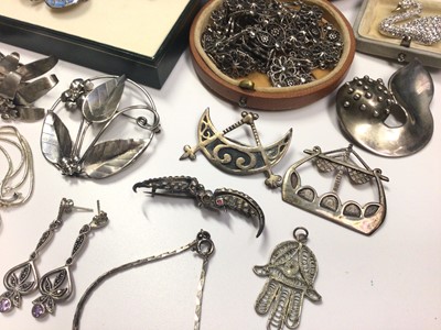 Lot 18 - Group of silver and white metal jewellery
