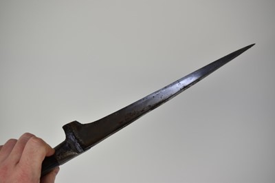 Lot 964 - 19th century Indo-Persian Kard dagger with horn and horn grips, T section tapering blade in steel mounted leather covered sheath 53 cm overall