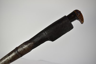 Lot 964 - 19th century Indo-Persian Kard dagger with horn and horn grips, T section tapering blade in steel mounted leather covered sheath 53 cm overall