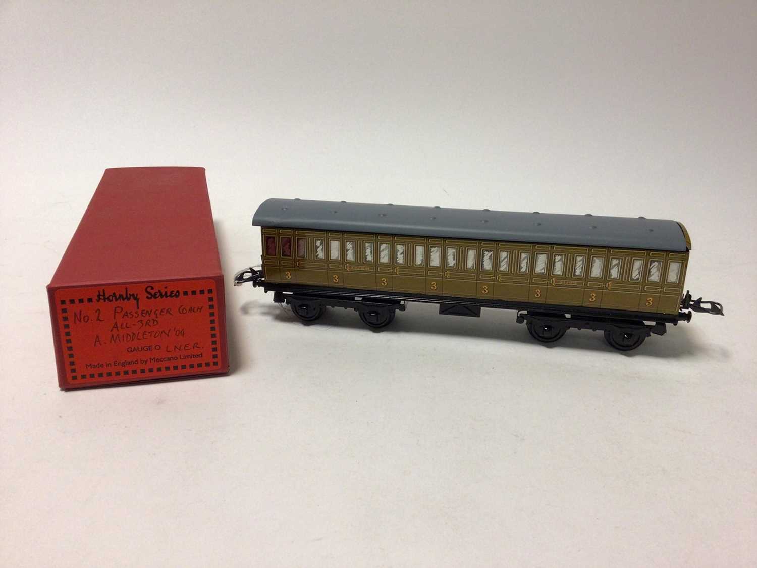 Lot 40 - Railway Middleton Products Australia Hornby Series style O gauge LNER No.2 Coach all 3rd, No.2 Passenegr Coach all 3rd, both in Hornby Series boxes (2)