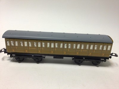 Lot 40 - Railway Middleton Products Australia Hornby Series style O gauge LNER No.2 Coach all 3rd, No.2 Passenegr Coach all 3rd, both in Hornby Series boxes (2)