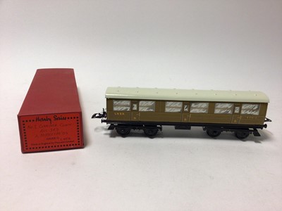 Lot 40 - Railway Middleton Products Australia Hornby Series style O gauge LNER No.2 Coach all 3rd, No.2 Passenegr Coach all 3rd, both in Hornby Series boxes (2)
