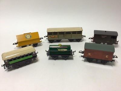 Lot 41 - Hornby O gauge selection of unboxed tinplate Wagons and Rolling Stock, plus other manufacturers (40+)