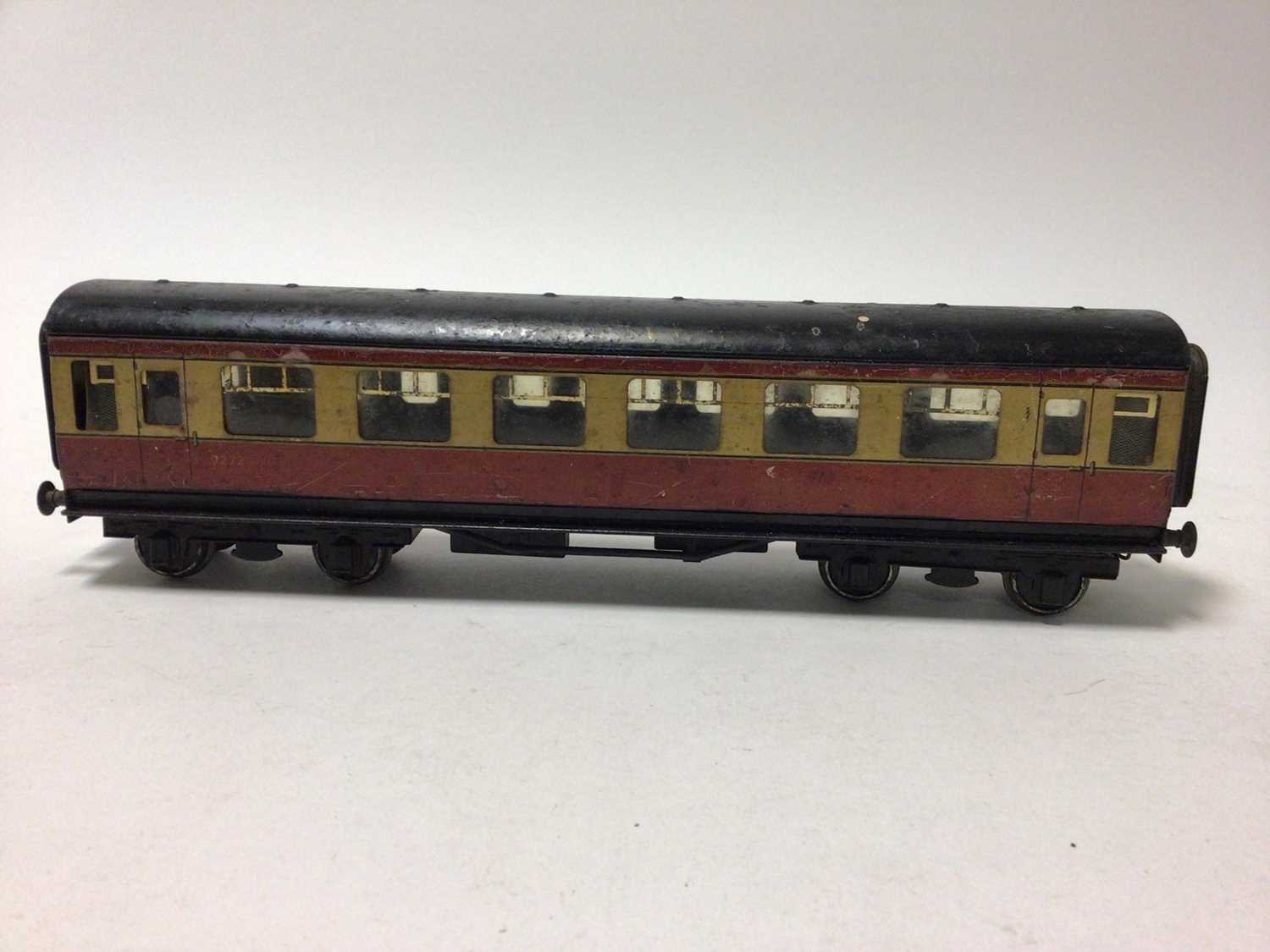 Lot 45 - Bassett-Lowke O gauge selection of unboxed tinplate Carriages (9)