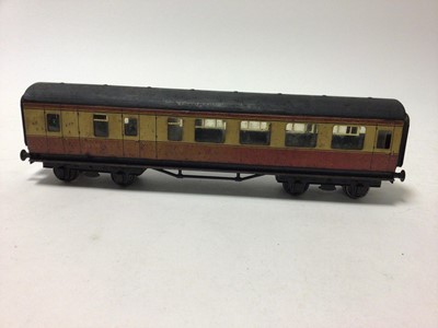 Lot 45 - Bassett-Lowke O gauge selection of unboxed tinplate Carriages (9)