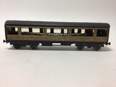Lot 45 - Bassett-Lowke O gauge selection of unboxed tinplate Carriages (9)