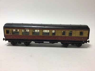 Lot 45 - Bassett-Lowke O gauge selection of unboxed tinplate Carriages (9)