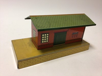 Lot 47 - Hornby O gauge No.1 Goods Platform A235, plus two No.2 Signal Cabins A835 and 42370, all in original boxes (3)