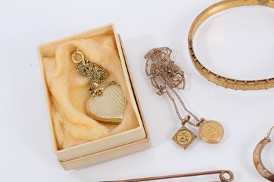 Lot 868 - Group of 9ct gold and other jewellery