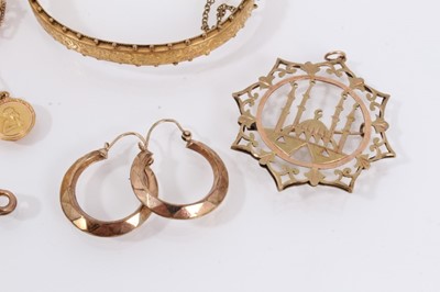 Lot 868 - Group of 9ct gold and other jewellery