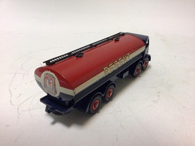 Lot 9 - Dinky Foden 14-ton Tanker 'Regent' No 942 in original box