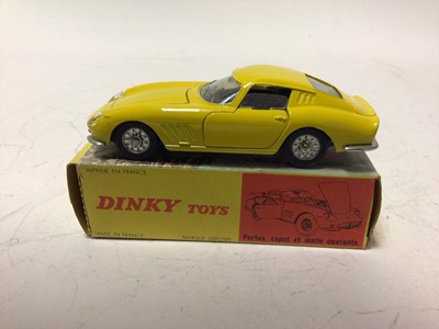 Lot 32 - Dinky Ferrari 275 GTB No 506, in different colourways Red & Yellow, both in original boxes (2)