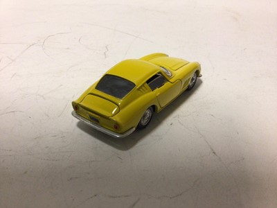 Lot 32 - Dinky Ferrari 275 GTB No 506, in different colourways Red & Yellow, both in original boxes (2)