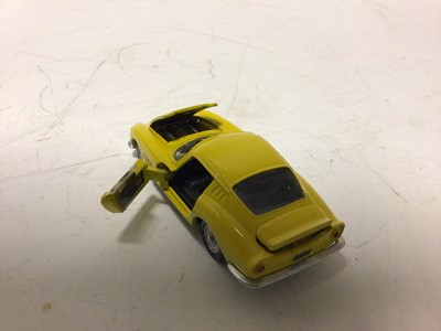 Lot 32 - Dinky Ferrari 275 GTB No 506, in different colourways Red & Yellow, both in original boxes (2)