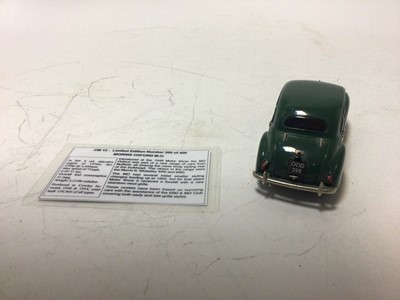 Lot 52 - Crossways Models Morris 8 S2 2 Door Saloon No.339 of a limited edition of 400, Morris Oxford MO No.309 of 400 limited edition both boxed with certificates (2)