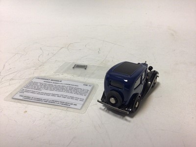 Lot 52 - Crossways Models Morris 8 S2 2 Door Saloon No.339 of a limited edition of 400, Morris Oxford MO No.309 of 400 limited edition both boxed with certificates (2)