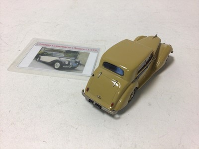 Lot 57 - Crossways Model Morris Oxford MO No.279 of limited edition of 400 finished in Thames blue and Armstrong Siddeley Whitley Connoisseur Classic No.73 of a limited run of 300 finished in beige with bro...