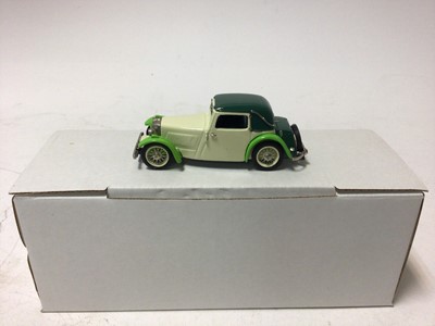 Lot 57 - Crossways Model Morris Oxford MO No.279 of limited edition of 400 finished in Thames blue and Armstrong Siddeley Whitley Connoisseur Classic No.73 of a limited run of 300 finished in beige with bro...