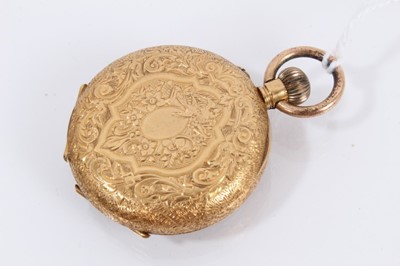 Lot 841 - 18ct gold cased fob watch