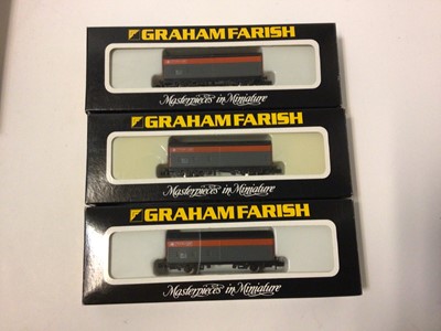 Lot 91 - Graham Farish N gauge rolling stock including BR (VBA) Speedlink Van No.3905 (12) and BR OOCL container Wagons No.4005 (12), all boxed (24 total)