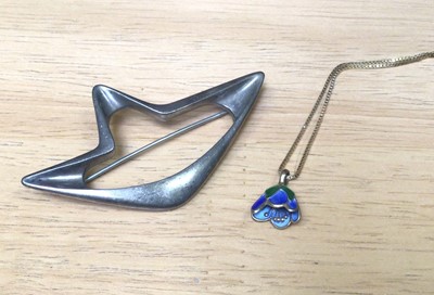 Lot 22 - Georg Jensen Danish silver abstract brooch, David Andersen Norwegian silver gilt and enamel harebell pendant, silver unicorn brooch etc