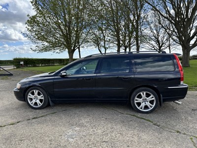 Lot 6 - 2007 (07) Volvo V70 D5 Auto Estate, reg. no. BF07 YTV.