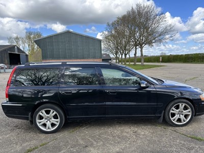 Lot 6 - 2007 (07) Volvo V70 D5 Auto Estate, reg. no. BF07 YTV.