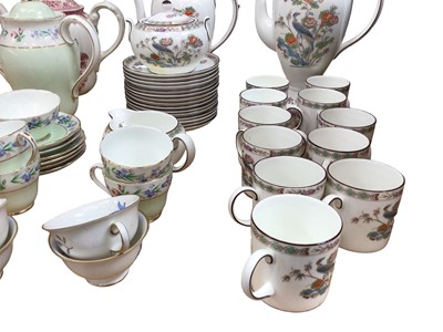 Lot 27 - Tea and coffee wares and a Singer sewing machine in box