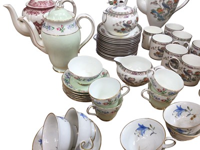 Lot 27 - Tea and coffee wares and a Singer sewing machine in box