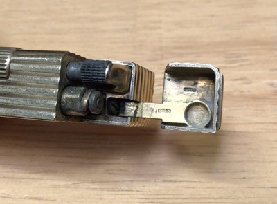 Lot 100 - 9ct gold lighter by A D Bach (Birmingham 1963), in a Cartier leather box