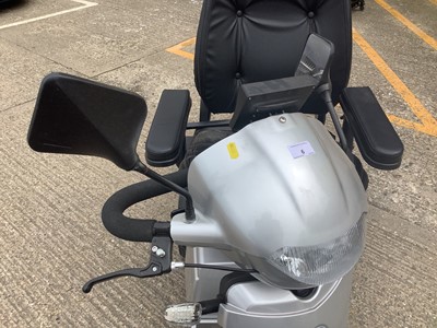Lot 6 - Quingo Toura 2 mobility scooter with charger