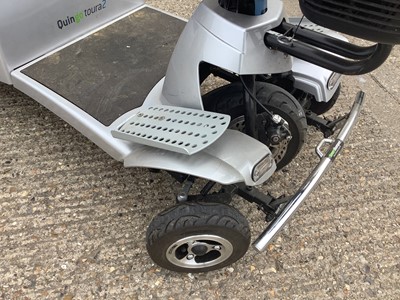 Lot 6 - Quingo Toura 2 mobility scooter with charger