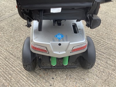 Lot 6 - Quingo Toura 2 mobility scooter with charger