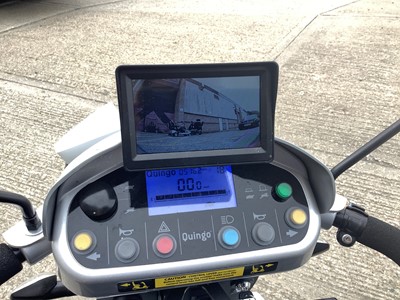 Lot 6 - Quingo Toura 2 mobility scooter with charger