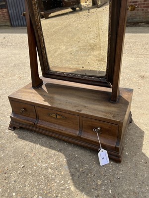 Lot 3 - George III mahogany toiletry mirror with three drawers to plateau base
